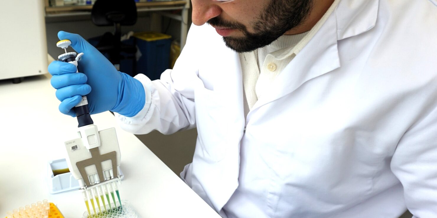 Photo Biotech Pipeteer
